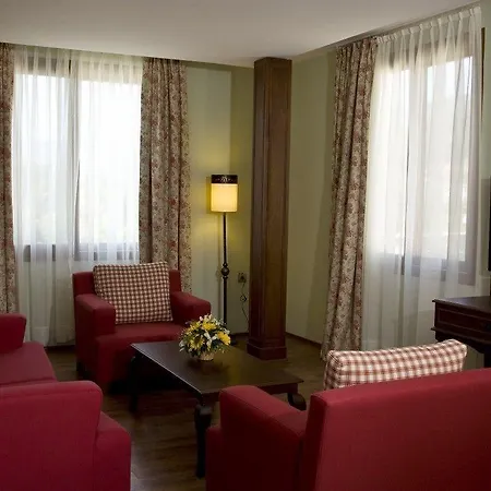מלון Padok Premium & Stables 4*