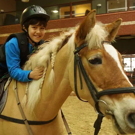 Padok Premium & Stables מלון 4*